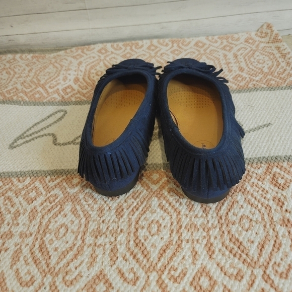 Comfortview Faux Suede Navy Flats, w Moccasin Fringe Details, Size 8 - Picture 4 of 7